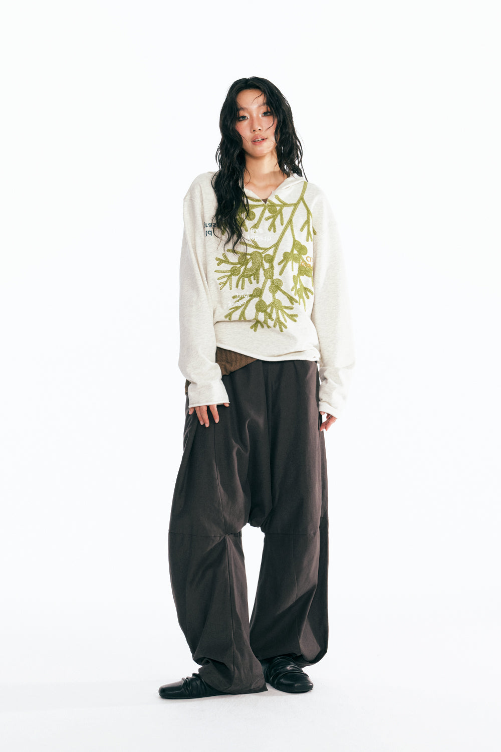 「マヨエ」刺繍フーディー