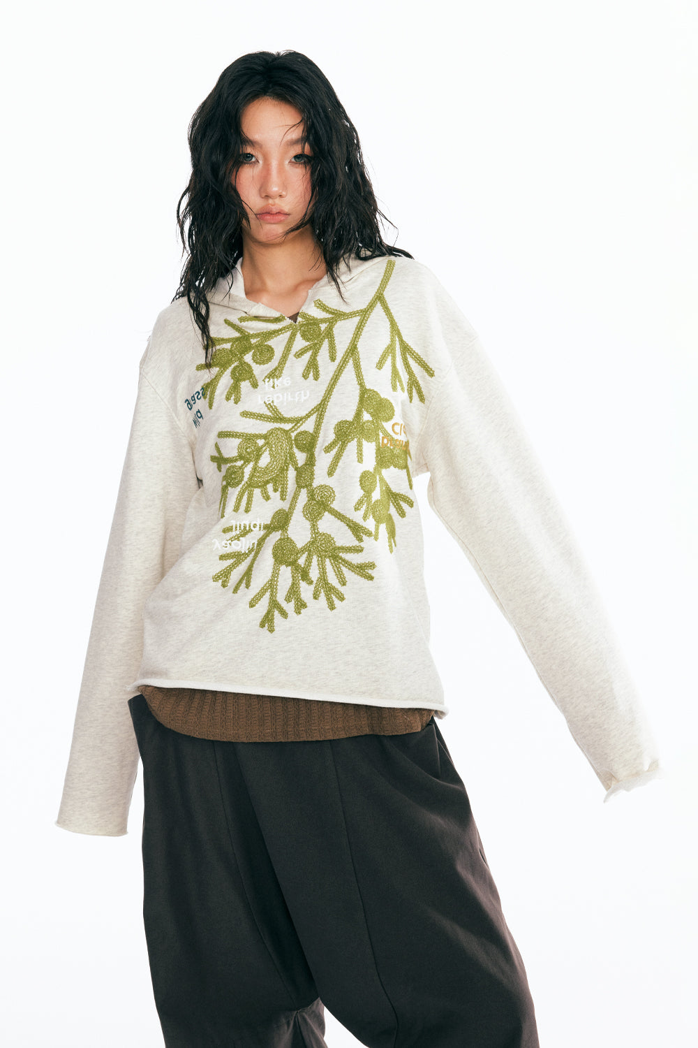 「マヨエ」刺繍フーディー