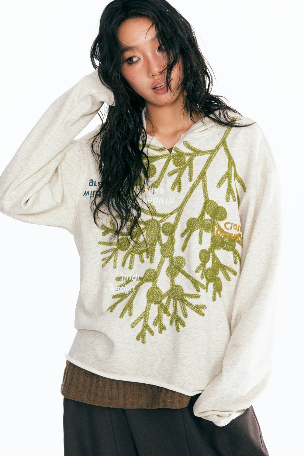 「マヨエ」刺繍フーディー