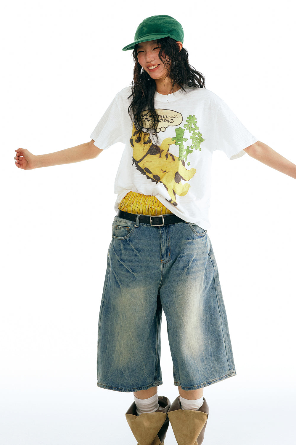 Golden Cat Falling Graphic Tee