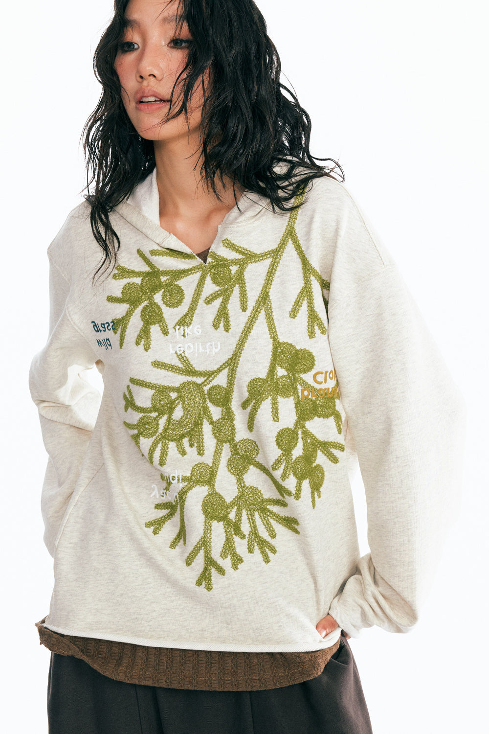 「マヨエ」刺繍フーディー